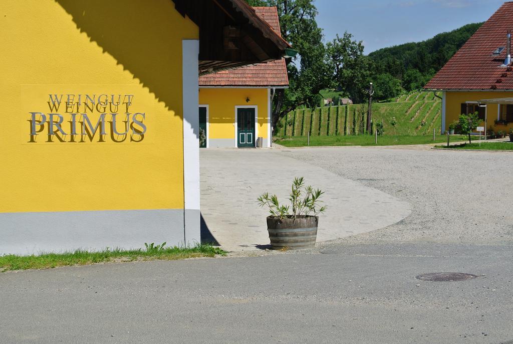 Weingut Primus Suedsteiermark Spielfeld Eksteriør billede