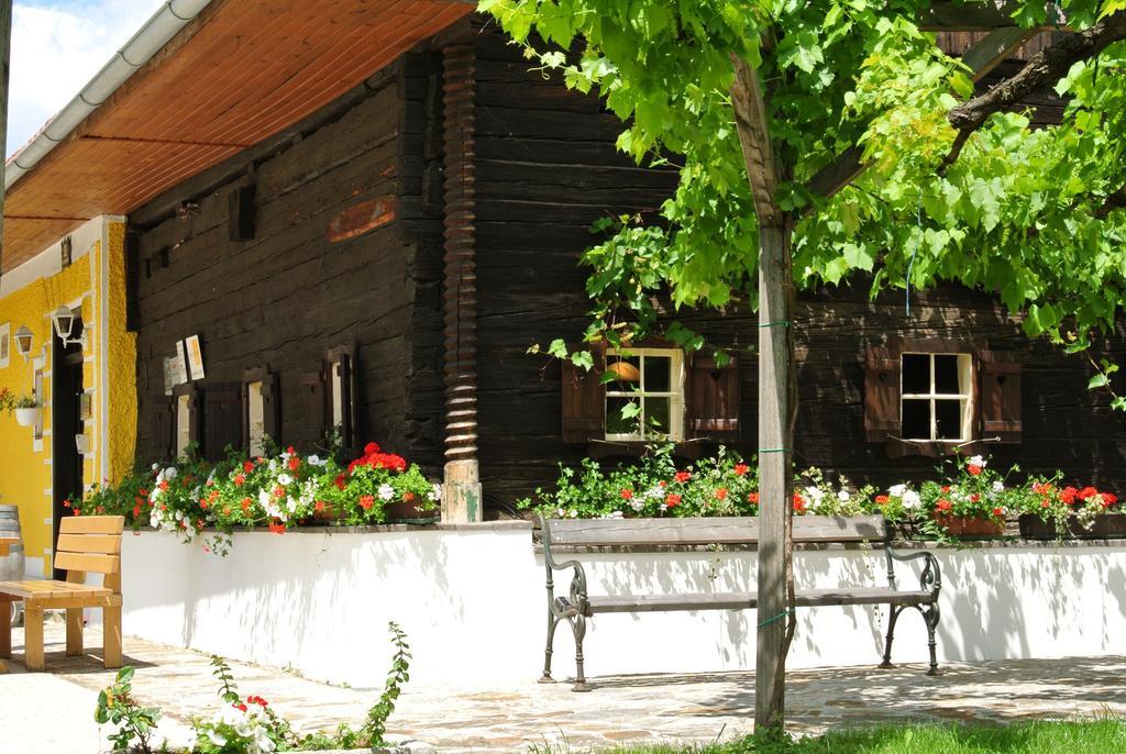 Weingut Primus Suedsteiermark Spielfeld Eksteriør billede