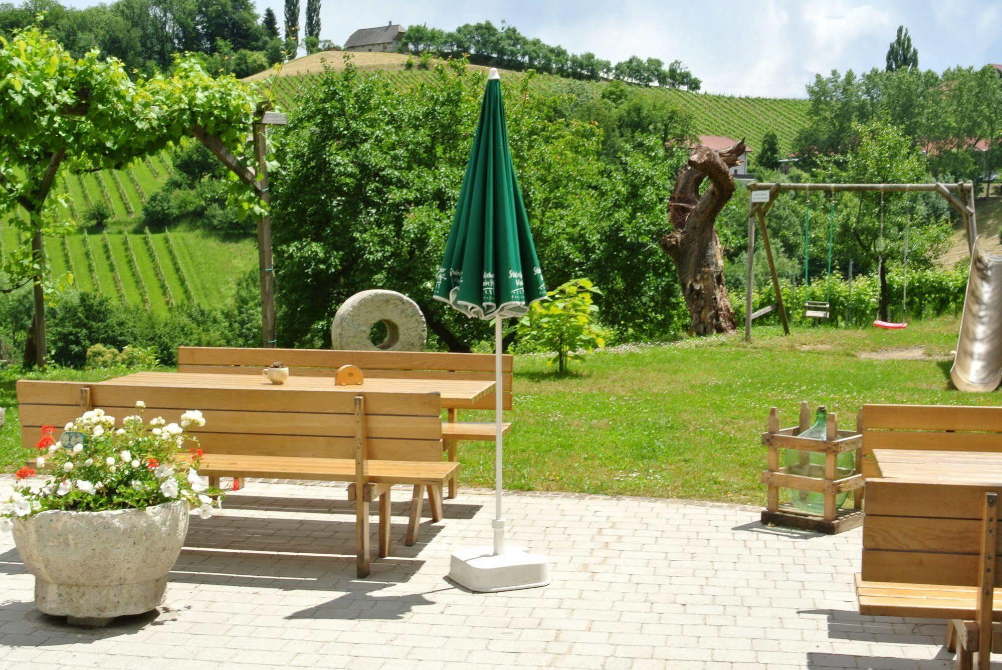Weingut Primus Suedsteiermark Spielfeld Eksteriør billede